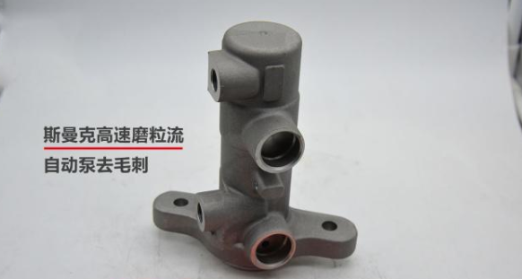 自動泵<a href='http://www.yzsqyb.com' target='_blank'><u>交叉孔去毛刺</u></a>，斯曼克高速磨粒流真快！
